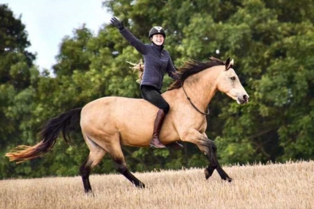 Lene rides without equipment