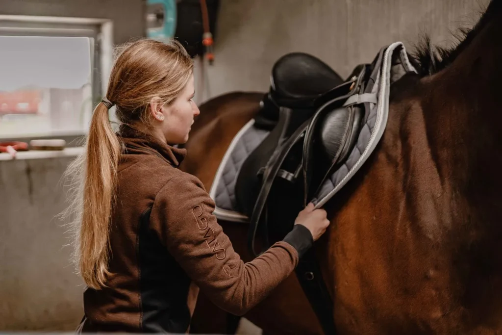 Always check that the saddle is positioned correctly and fits your horse. Photo: Malgré Tout.

